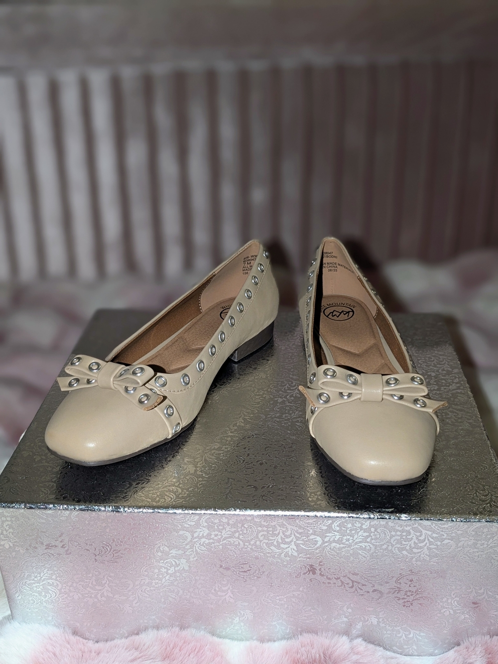 NWOT Studded Bow Ballet Flats - Beige Women Shoes White mountain Size 7